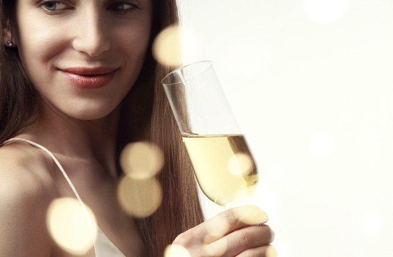 How alcohol affects your skin