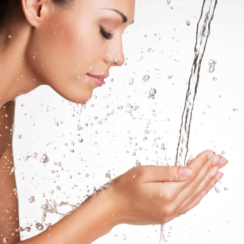 Carbonated water: should you be washing your face with it